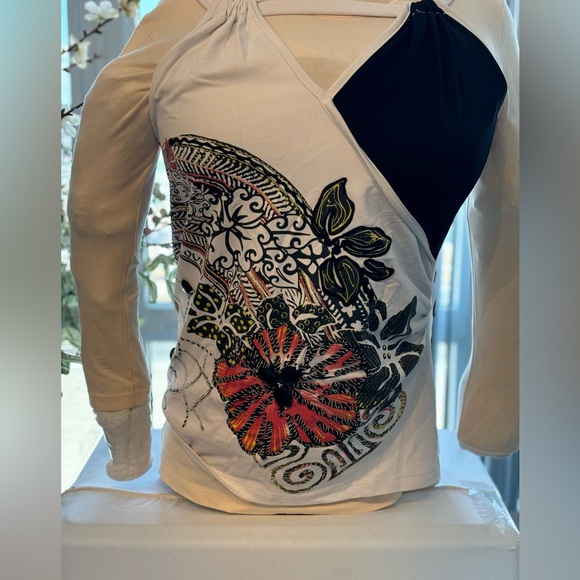 Vey sexy “Save the Queen” top - Picture 2 of 4